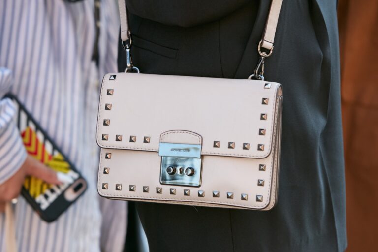 Waarom een Michael Kors-tas dé investering van je garderobe is…